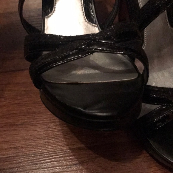 Shoes - Picture 2 of 8